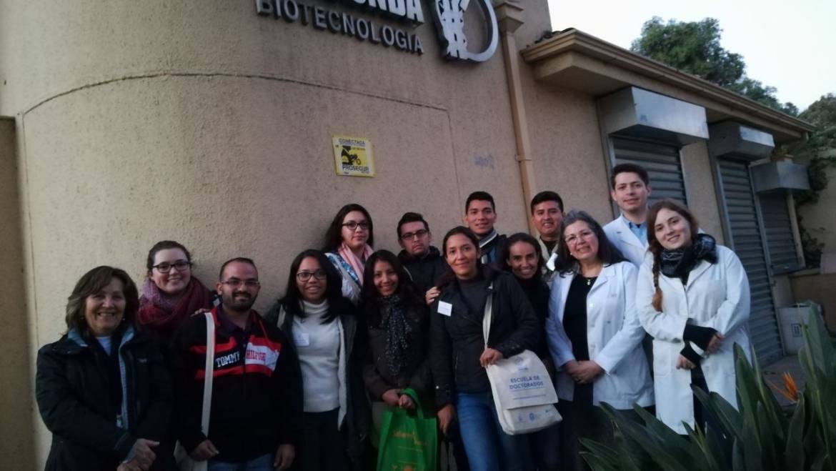 FUCITED con el apoyo de BIOSONDA S.A., recibieron a jóvenes investigadores latinoamericanos que participaban en la Escuela de Invierno organizada por el Departamento de Postgrado y Postítulo de la Universidad de Chile, a través de su Facultad de Ciencias Químicas y Farmacéuticas, y el Colegio de Programas Doctorales de la Pontificia Universidad Católica.